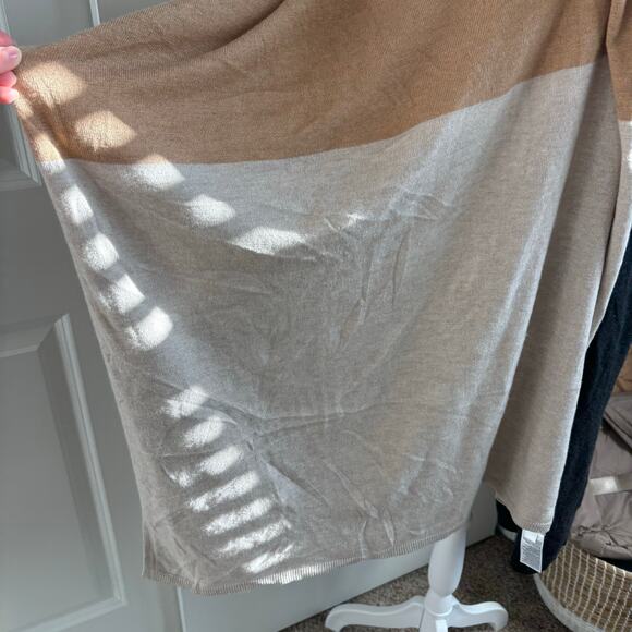 Chicos Women’s Color Block Wrap Scarf Wool Cashmere Blend Neutral Tan Gray - Picture 4 of 6